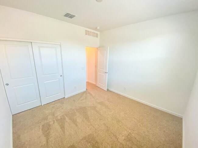 Building Photo - 6980 E Gamebird Way