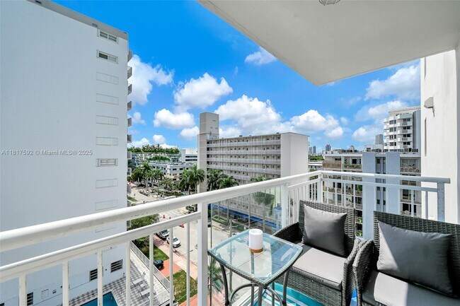 Building Photo - 1345 Lincoln Rd