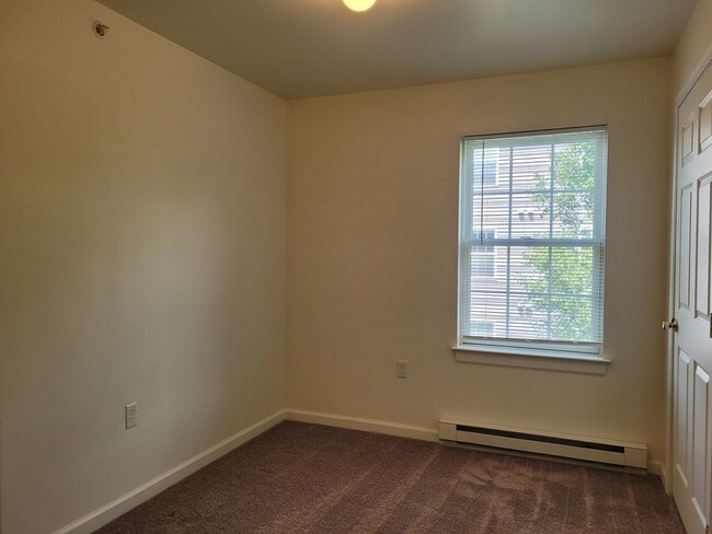 Building Photo - 1419 Doron Dr