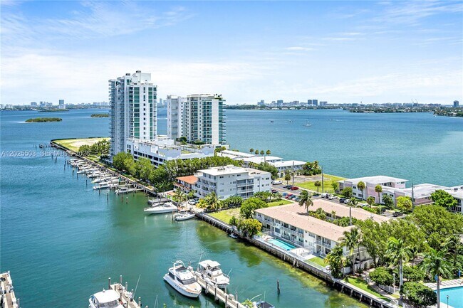 Building Photo - 7900 Harbor Island Dr