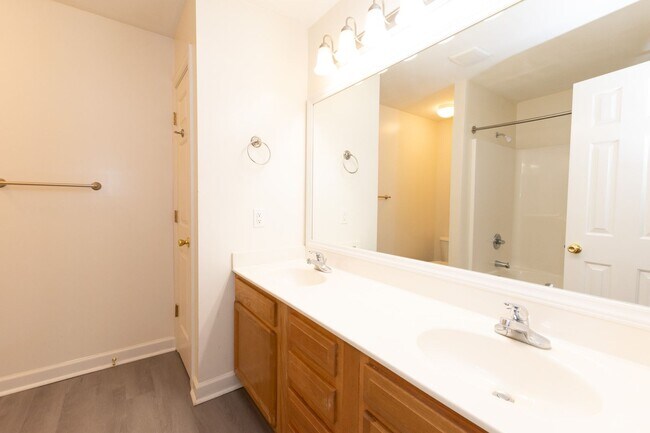Building Photo - 304 Bridgewood Dr