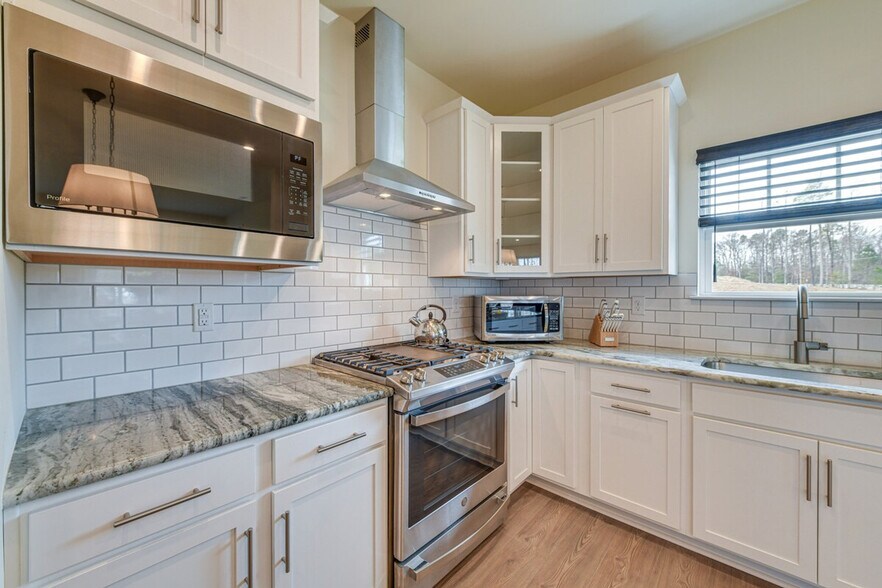 Building Photo - 1706 Mainsail Ln