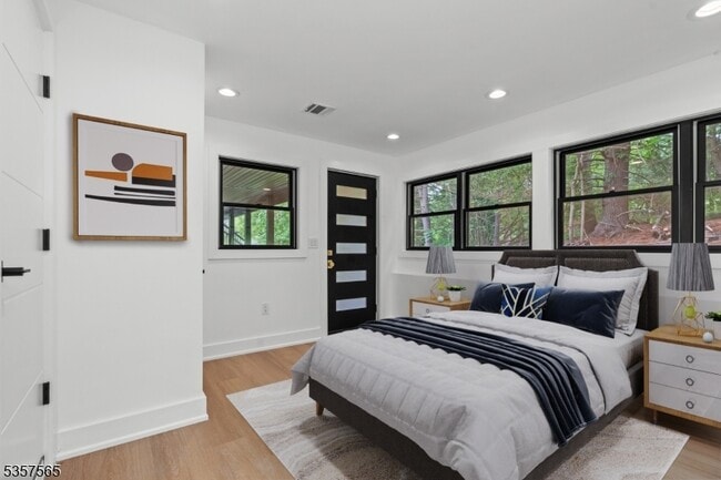 Building Photo - 148 Great Hills Rd