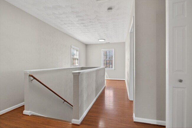 Building Photo - 2818 Tidewater Dr