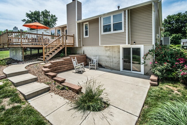 Building Photo - 1620 Dahlia Ct