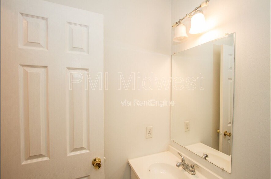 Building Photo - 1838 Keystone Lakes Dr