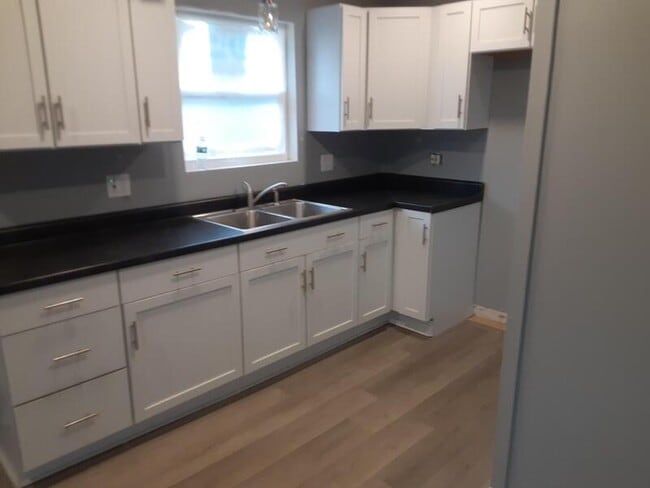 Building Photo - 2947 Lasalle St