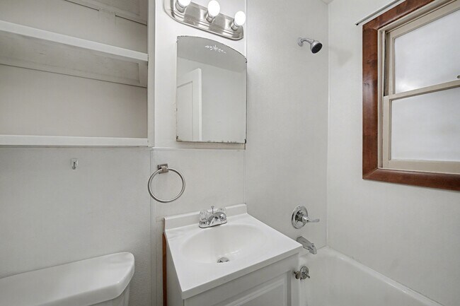 Building Photo - 620 Strong St