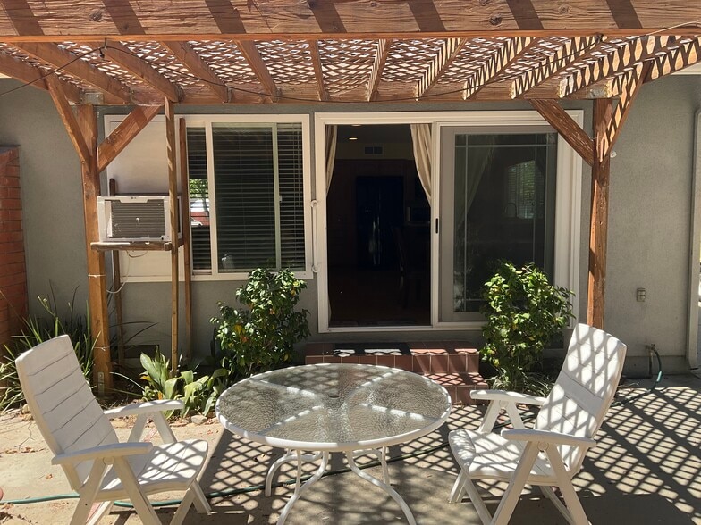 Building Photo - 3319 Holloway St