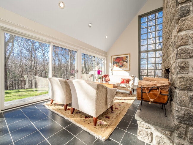 Building Photo - 21 Pent Rd