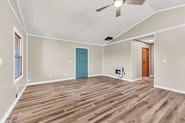 Building Photo - Dover Area-Renovated