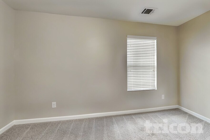 Building Photo - 1042 Sutherland Dr