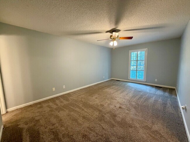 Building Photo - 2303 Gingko Dr
