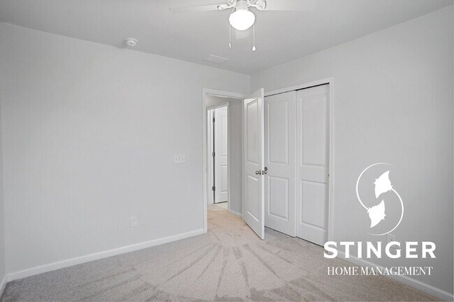 Building Photo - 108 Saluda Way