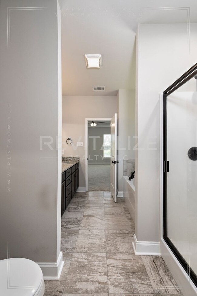 Building Photo - Stunning 3/2 in Foley Gated Community
