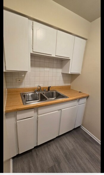 Building Photo - 525 W Deming Pl