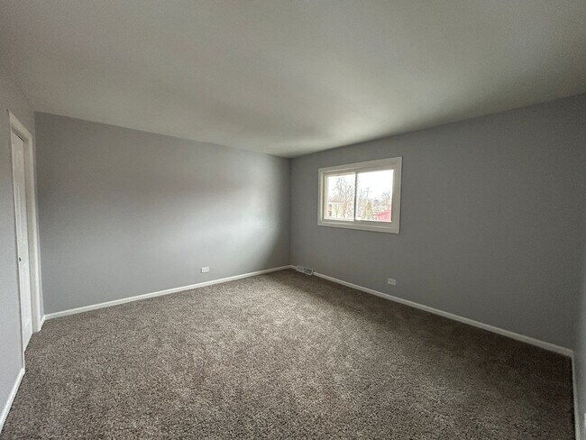 Building Photo - 1st Ct