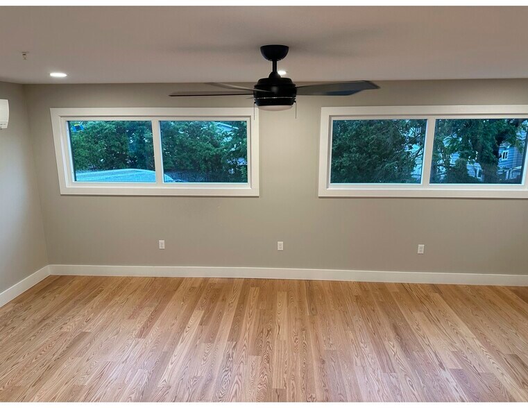 Building Photo - 180 N Winooski Ave