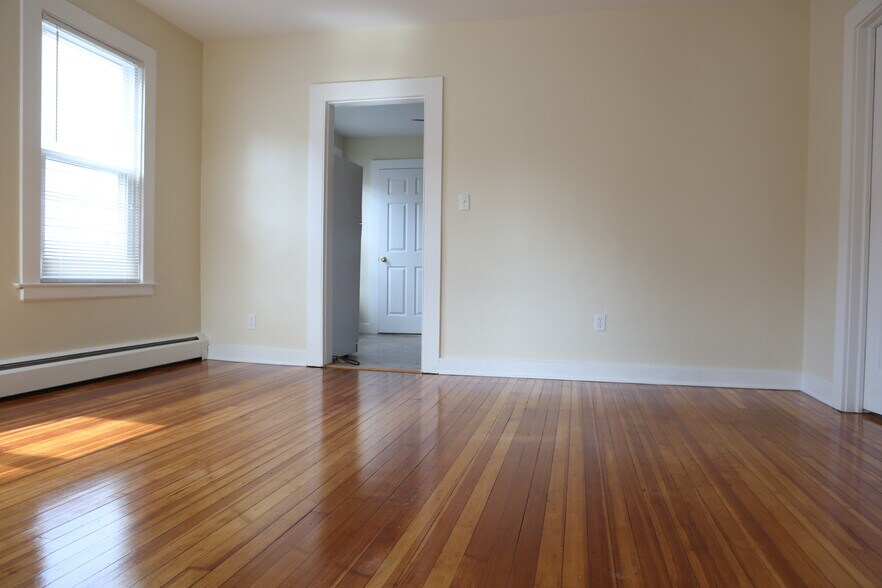 Building Photo - 33 S Cherry St