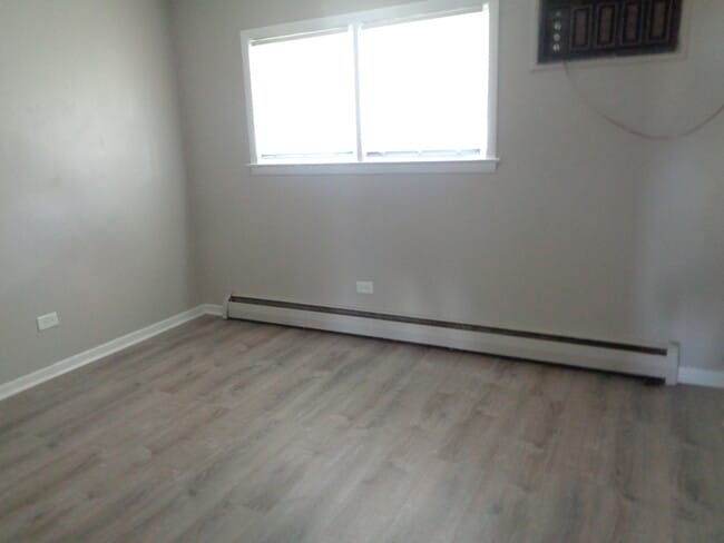 Building Photo - 1340 N Main St