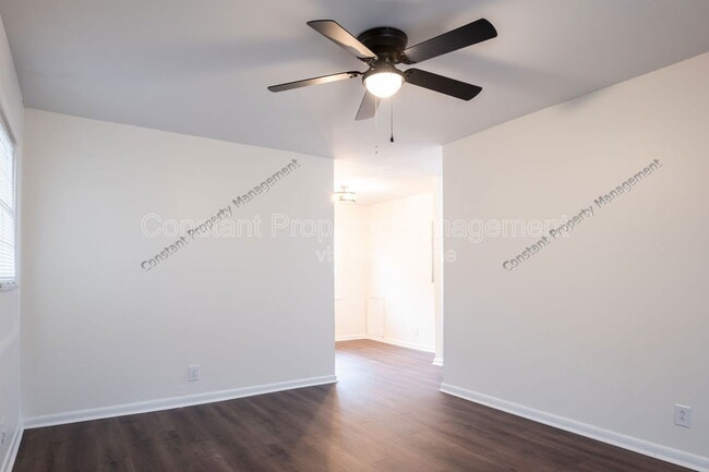 Building Photo - 2416 Hillside Dr