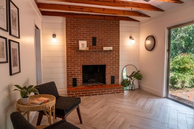 Building Photo - 901 White Ave S E