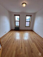 Building Photo - 804 Grand St