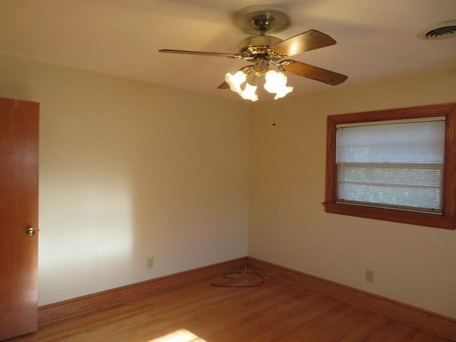 Building Photo - Meadowbrook Estates