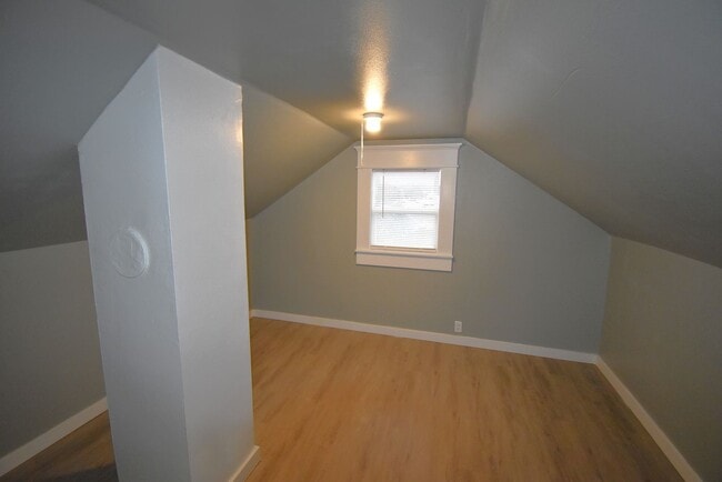 Building Photo - Move in special!  $1,500 off 1st months rent!