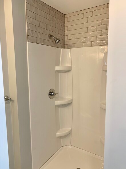 Building Photo - 226 Main St