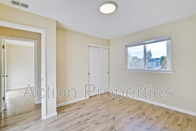 Building Photo - 135 Brenton Ct