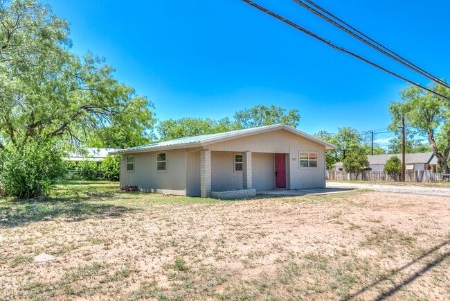 Building Photo - NOW AVAILABLE!!! Updated 2 bedroom 1 bath ...