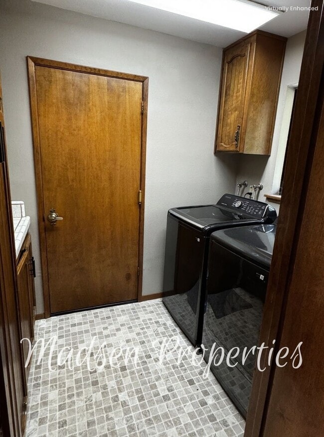 Building Photo - 6367 Woodman Dr