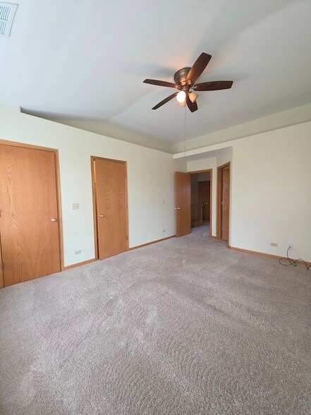 Building Photo - 10 Waverly Ct