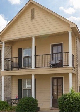 Building Photo - Beautiful 3 Bedroom, 3 Bathroom Home