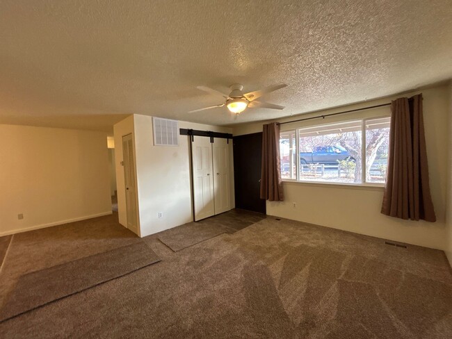 Building Photo - Newly Remodeled 3 Bedroom / 1 Bathroom hom...