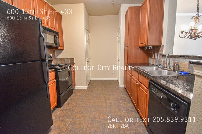 Building Photo - 600 13th St E