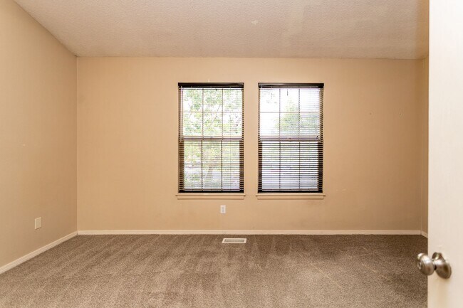 Building Photo - 6853 Mountain Top Ln