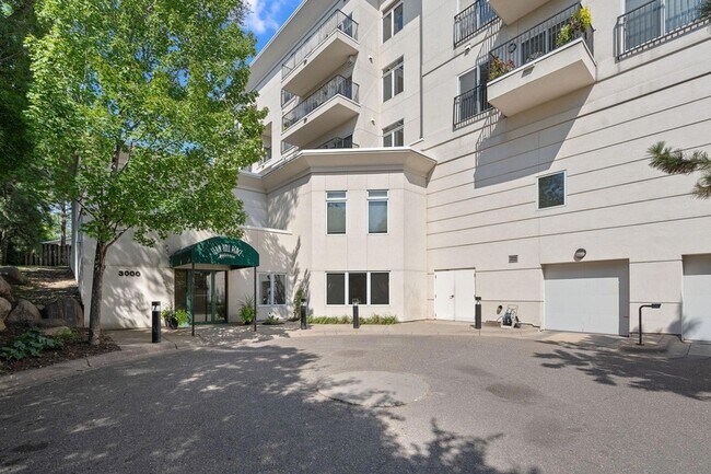 Building Photo - 3000 Raleigh Ave