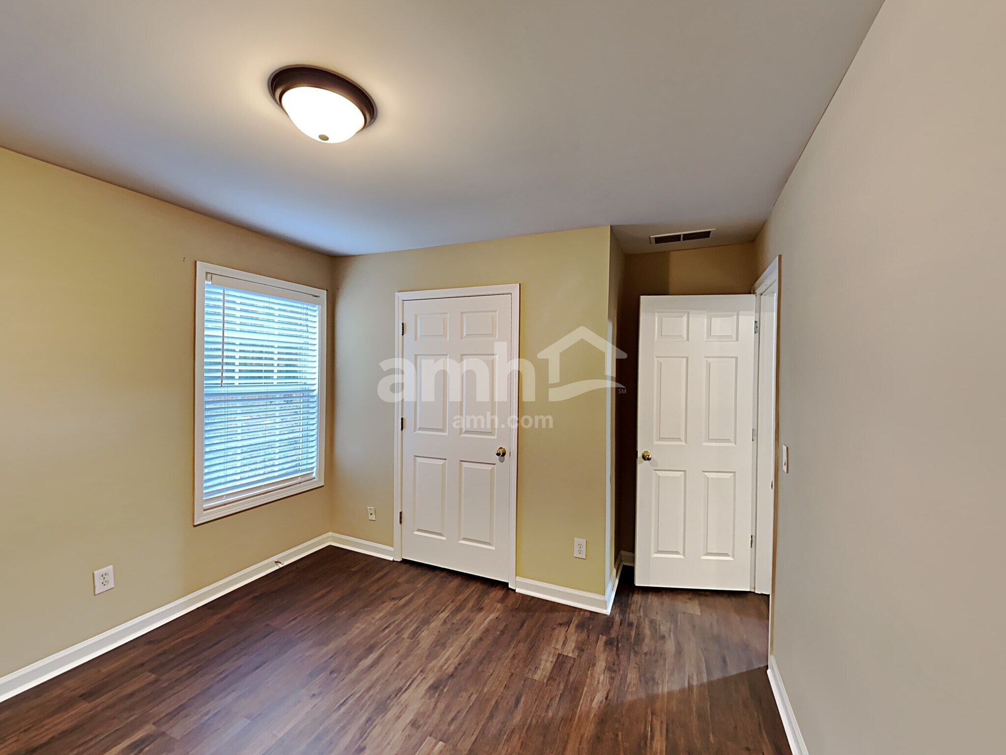 Building Photo - 1584 Silver Ridge Dr