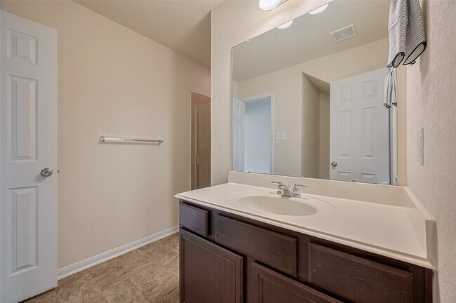 Building Photo - 2315 Zephyr Ln