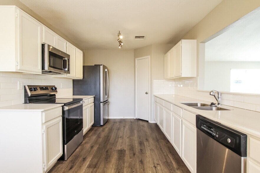 Building Photo - 6529 N 74th Dr