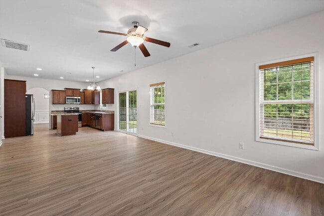 Building Photo - Spacious 4-Bedroom Gem with 2.5 Baths in t...