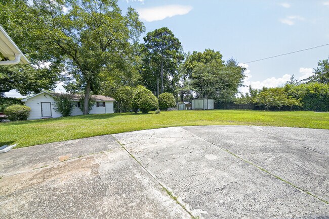 Building Photo - 606 Harper Rd