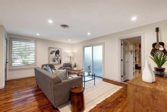 Building Photo - 2015 Eaton Ln