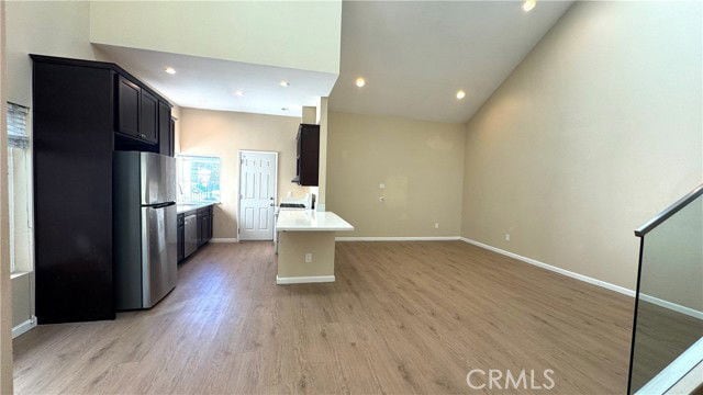 Building Photo - 16 Willow Tree Ln