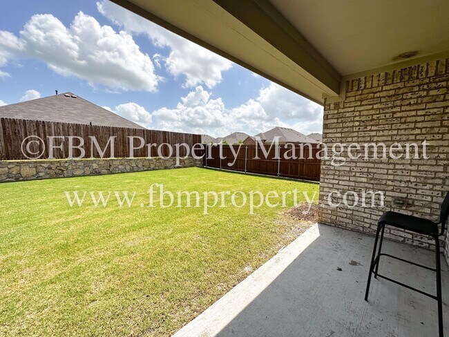 Building Photo - 264 Thoroughbred St