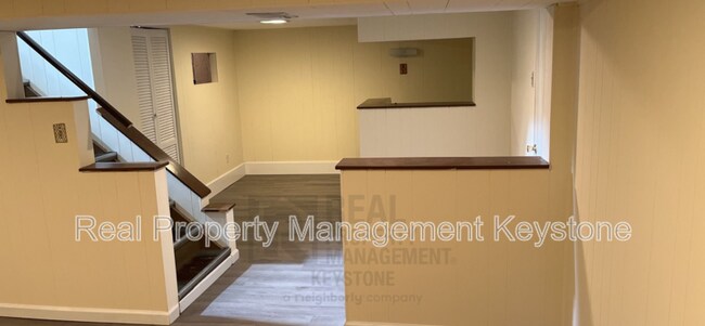 Building Photo - 910 9th St