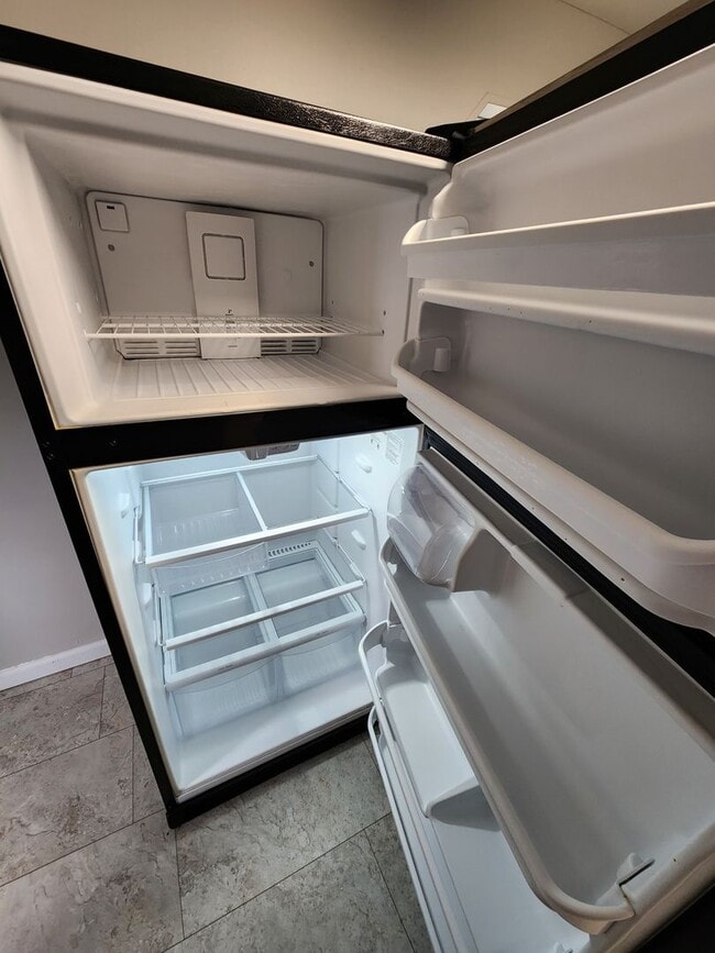 Building Photo - Spacious 3-Bedroom, 2-Bathroom Home AVAILABLE NOW!!