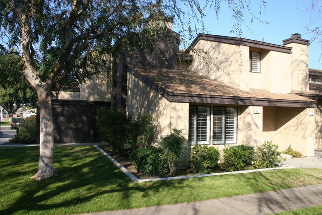 Building Photo - 5500 Lennox Ave